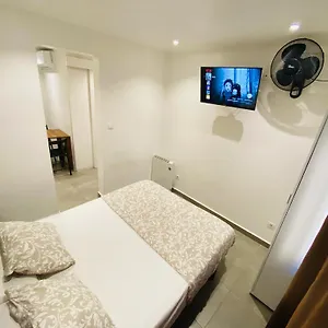 Estudios Hl Frente Al Metro Barcelona-aeropuerto L'Hospitalet de Llobregat